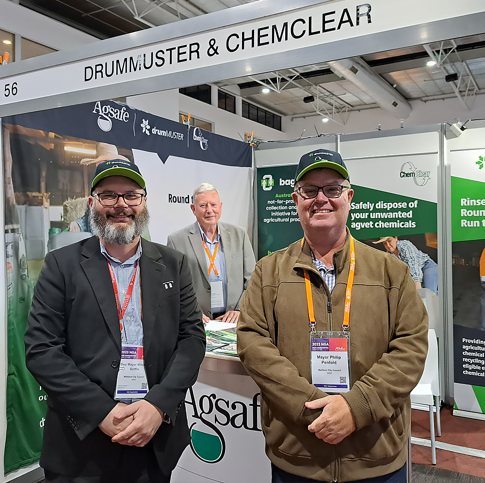 Great to be at the #NGA23 catching up with many of the councils that help us run the drumMUSTER and ChemClear programs. Pictured here with @MaitlandCouncil Mayor @PhilipPenfold and Deputy Mayor @DepMayorGriffin @ALGAcomms @AgsafeOz