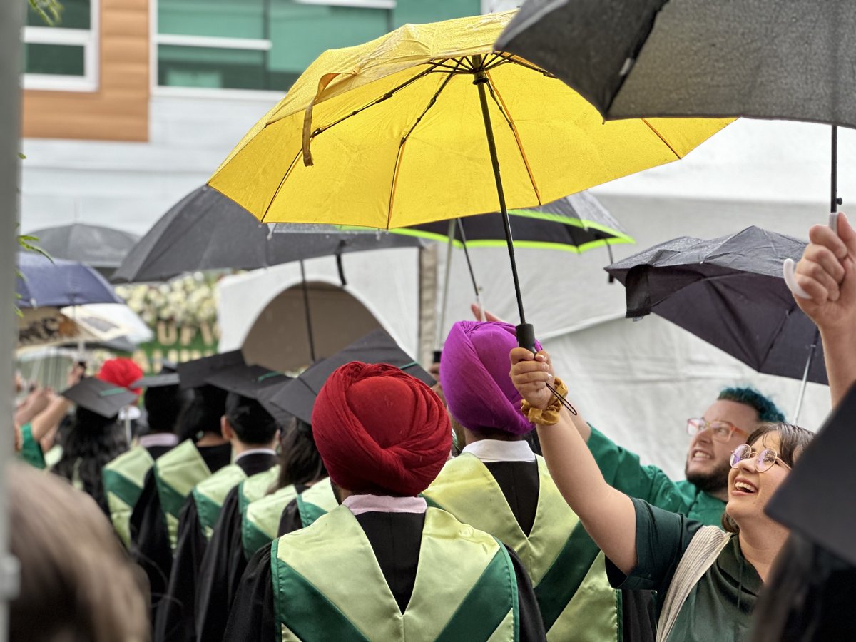 What a day! A few photos from the first day of UFV Convocation. Follow the link to view

flickr.com/photos/ufv/alb…

#MyUFVConvo