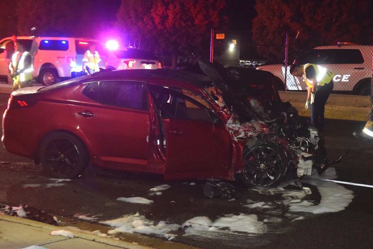 #MajorCrash #Rollover #Murray police on scene with multiple critical patients. This is a working incident. One of the vehicles was on fire, and they advised #CPR is in progress on more than 1 victim. 3 Ambulances enrt. The #CARTeam has already been paged out. Stby for details