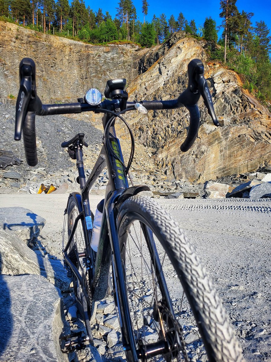 arnemeyer47's tweet photo. Gårsdagens sykkeltrim. +25° og strålande 🌞 #Bømoen #Voss #gravelride #dago2land #kompanilauritzen @dago2_lauritzen @TV2Paasche @HansPetterDahl @sykkelrytter @GiantBikeOwners #giantrevolt2 https://t.co/Ii2beH1u89