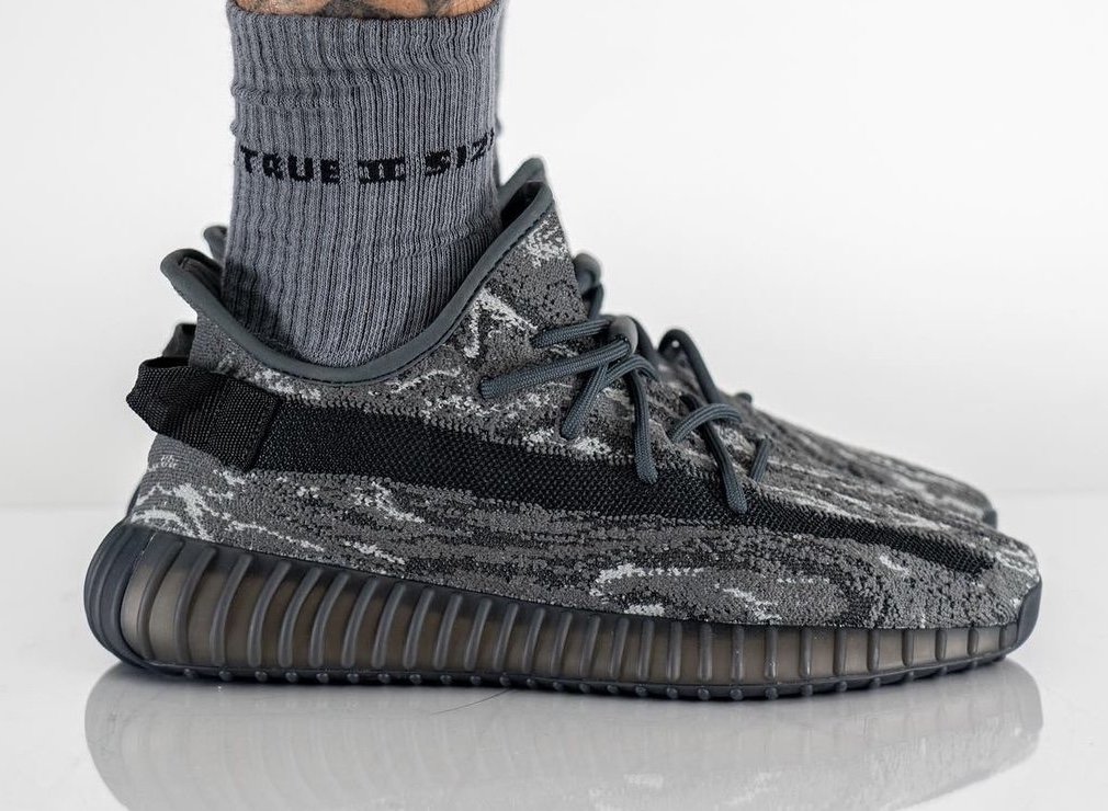Sneaker Pings (@sneakerpings) on Twitter photo 📸On Foot Look⤵️
Adidas Yeezy Boost 350 V2 “Dark Salt”
Release Date🗓️: 2023 (TBD)
Retail Price $230
📷<a href="/SBDetroit/">Sneaker Bar Detroit</a> 📸On Foot Look⤵️
Adidas Yeezy Boost 350 V2 “Dark Salt”
Release Date🗓️: 2023 (TBD)
Retail Price $230
📷<a href="/SBDetroit/">Sneaker Bar Detroit</a>
