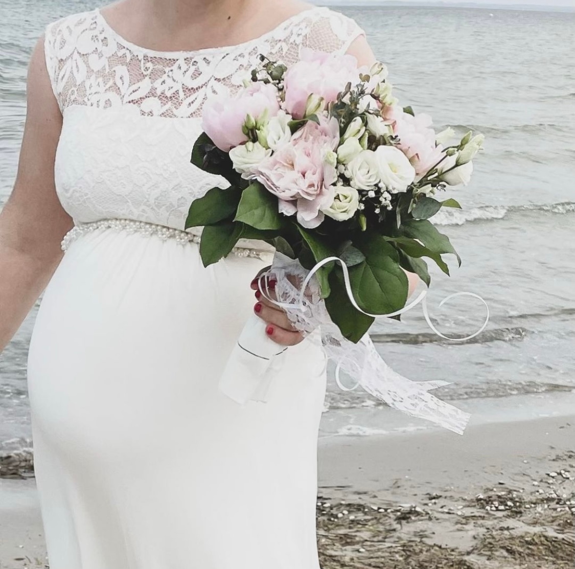 tiffanyroseuk's tweet photo. A beautiful #realbride ๐ค
@sandraaufeis wearing our Valencia Gown on her special day in May.
#pregnantbride #maternitybridal #weddingdress https://t.co/G8ejcl5fMH