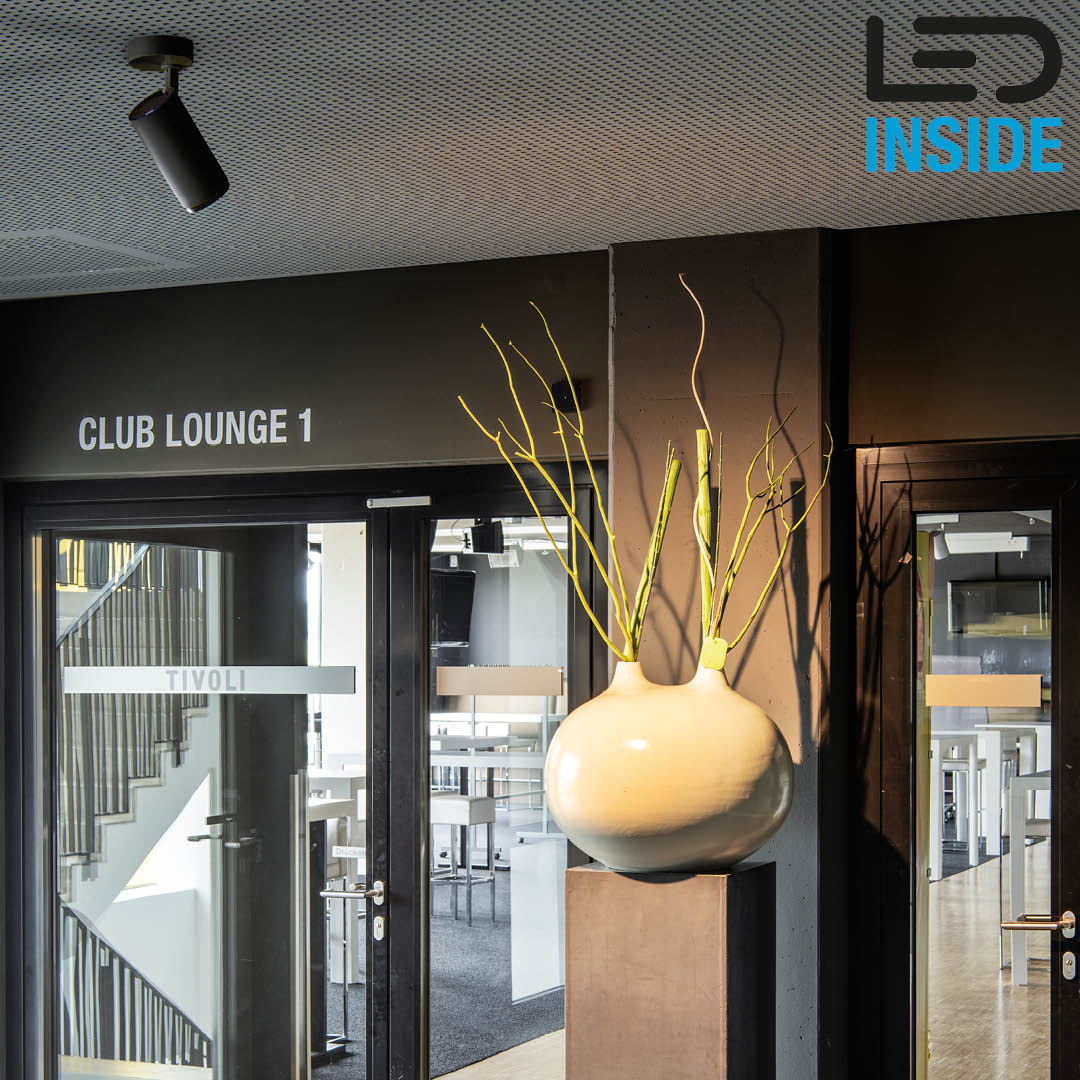 slvnorway's tweet image. SLV NUMINOS® CW utenpåliggende justérbar spotlight med base 😍 144 varianter i størrelsene S, M, L og XL

Se mer på SLV.com:➡️  numinos.slv.com

#slv #slvlys #experiencelight #numinos #cw #BW22 #ELNR #efobasen #elektriker #elektrogrossist