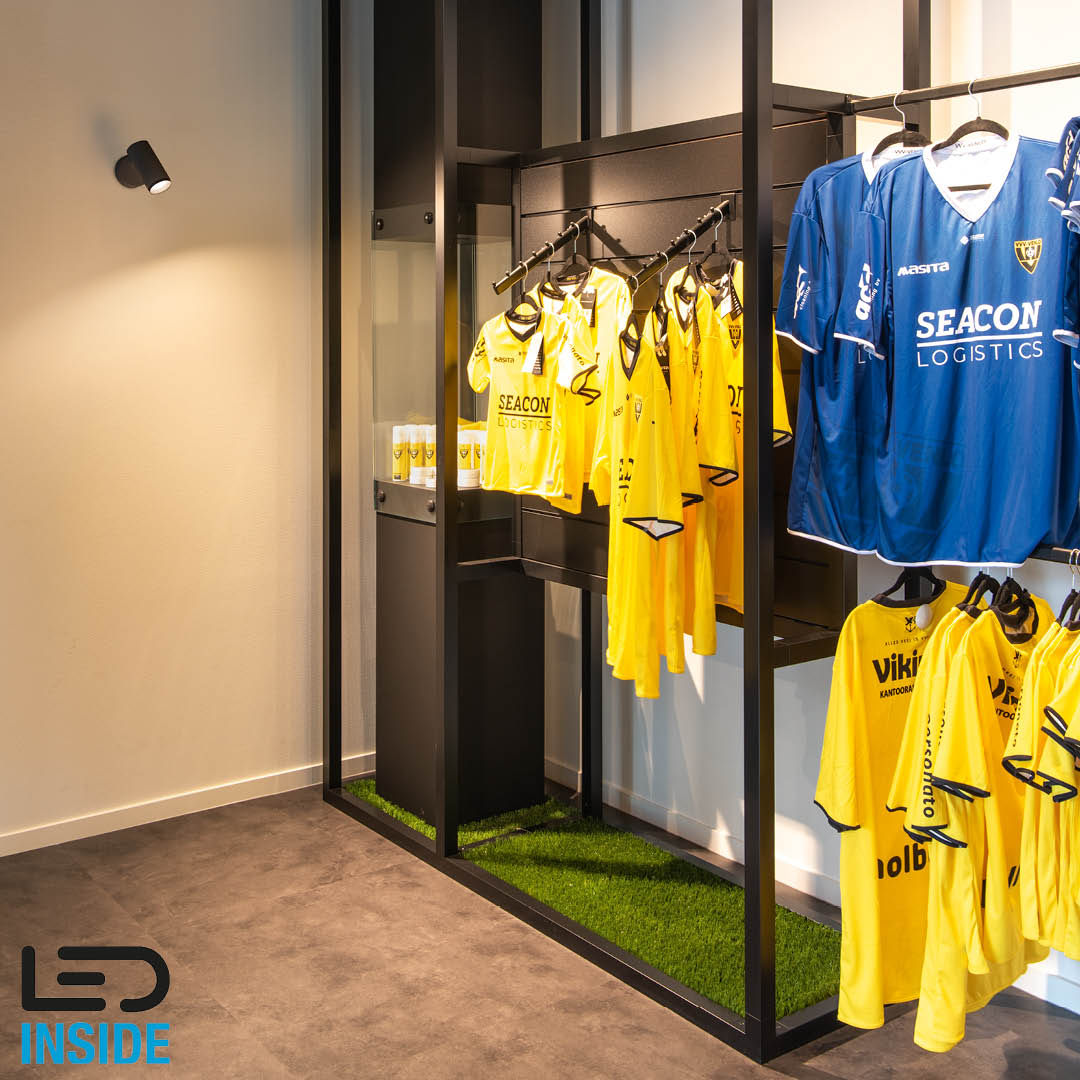 slvnorway's tweet image. SLV NUMINOS® CW utenpåliggende justérbar spotlight med base 😍 144 varianter i størrelsene S, M, L og XL

Se mer på SLV.com:➡️  numinos.slv.com

#slv #slvlys #experiencelight #numinos #cw #BW22 #ELNR #efobasen #elektriker #elektrogrossist