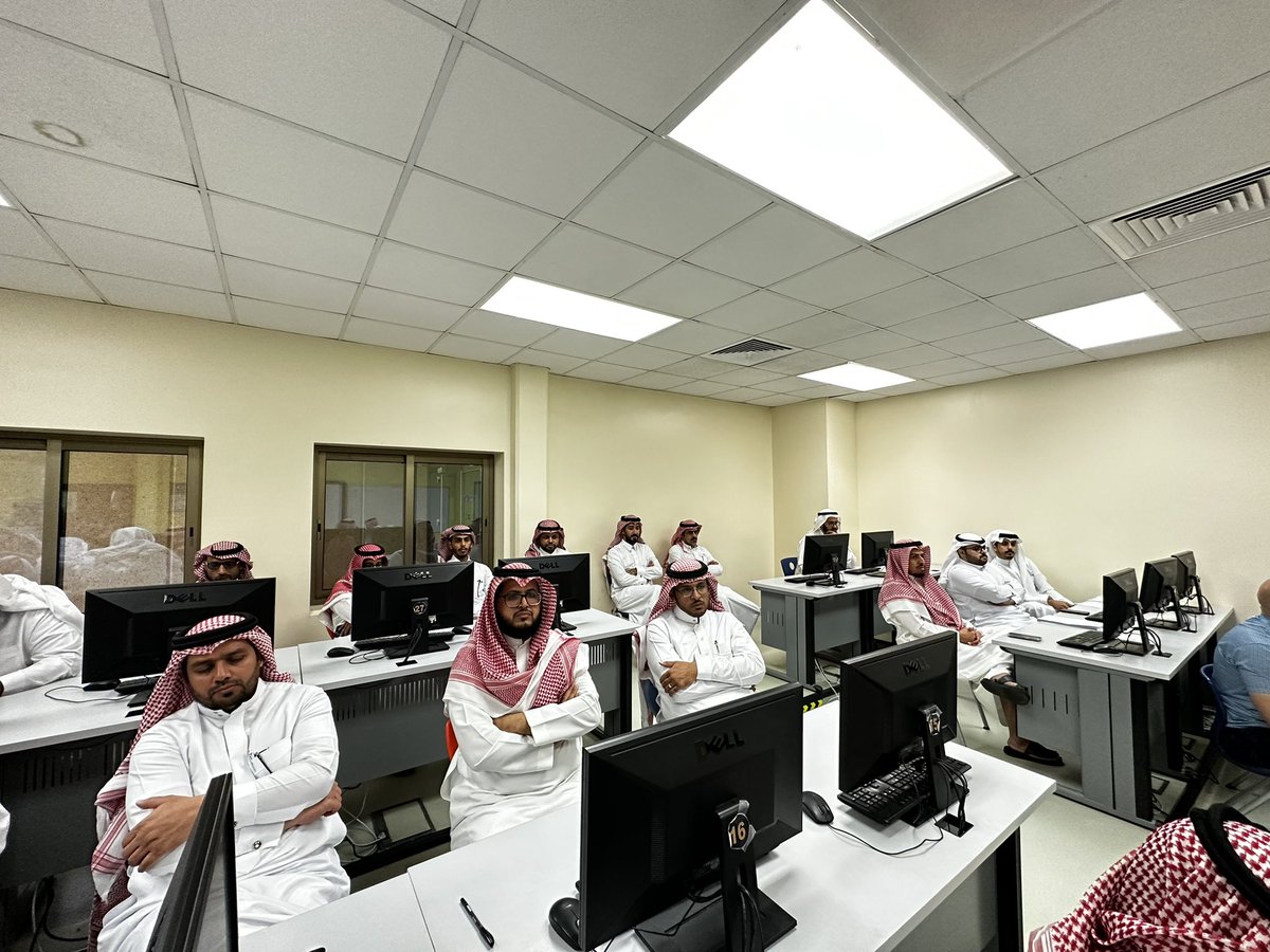 #يحدث_الآن
اجتماع مدير #مدرسة_المروج_المتوسطة مع منسوبيها للوقوف على الاستعدادت النهائية لاختبارات الفصل الدراسي الثالث.
#الهيئة_الملكية_بالجبيل