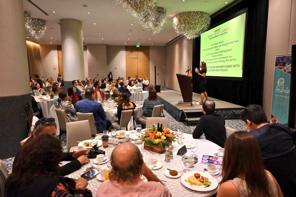 VISIT ANAHEIM LLEGA A CDMX

Con crecimiento de 37% de visitantes al destino #Anaheim entre ellos del mercado turístico mexicano, una nutrida caravana de <a href="/visitanaheim/">Visit Anaheim</a> visitó la Ciudad de México, con la finalidad de presentar novedades en hoteles, atracciones y conectividad ante