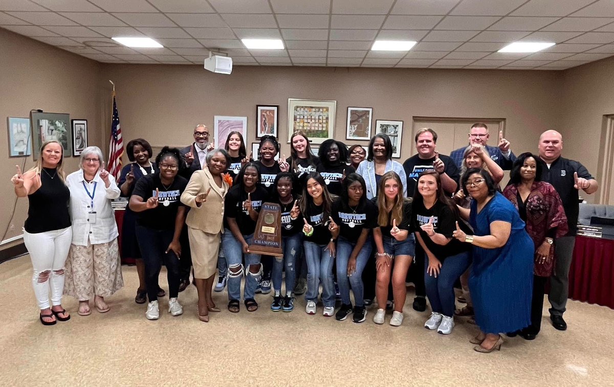 brewtechsball's tweet photo. Thank you @MPSAL , @SuptMJBrown and the Montgomery County Board of Education for recognizing us for our 5A State Softball Championship at this months school board meeting.
MPS is Rising!
#GoRams | #Team17 | #BucketIsEmptied https://t.co/6OEnHQay6i