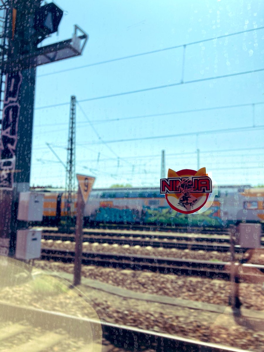 SHIBjpn's tweet photo. $SHIB
コラコラコラ😅
世界の車窓からじゃないんだからね。でもありがとうフレン🇩🇪😎🚄⚽️✌️
#Crownofthornz #Trainyardblues https://t.co/6xsyXQzf43