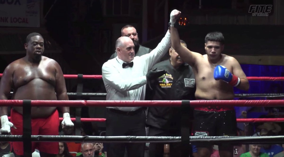 Tim Boxeo on Twitter "19yr old Erick "El Torito" Arellano (40, 4 KO's) with the TKO1 stoppage