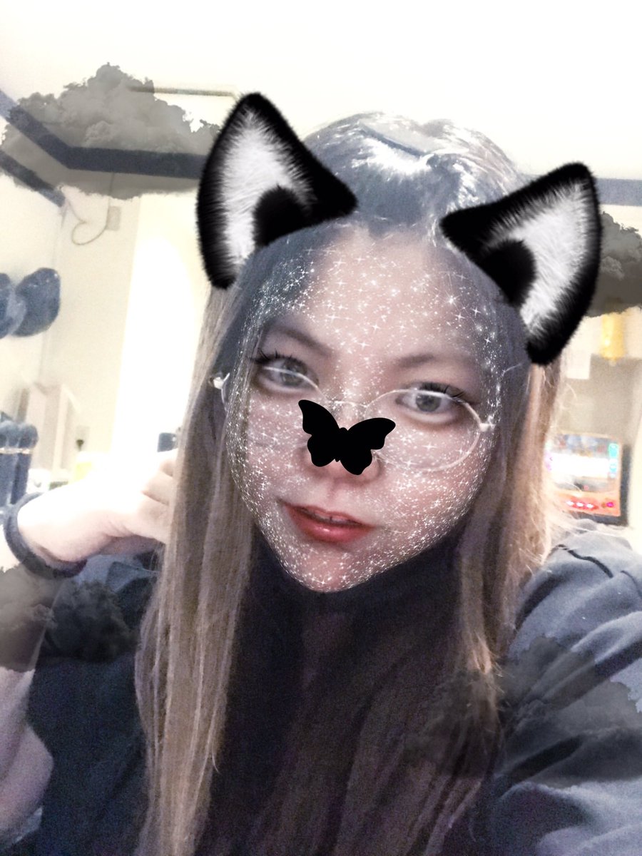 vvv_0625's tweet photo. スッピンでー😃
また派手髪に戻すか、髪普通に明るくしよかなー( *¯ ꒳¯*) https://t.co/TpJKVnLmjN