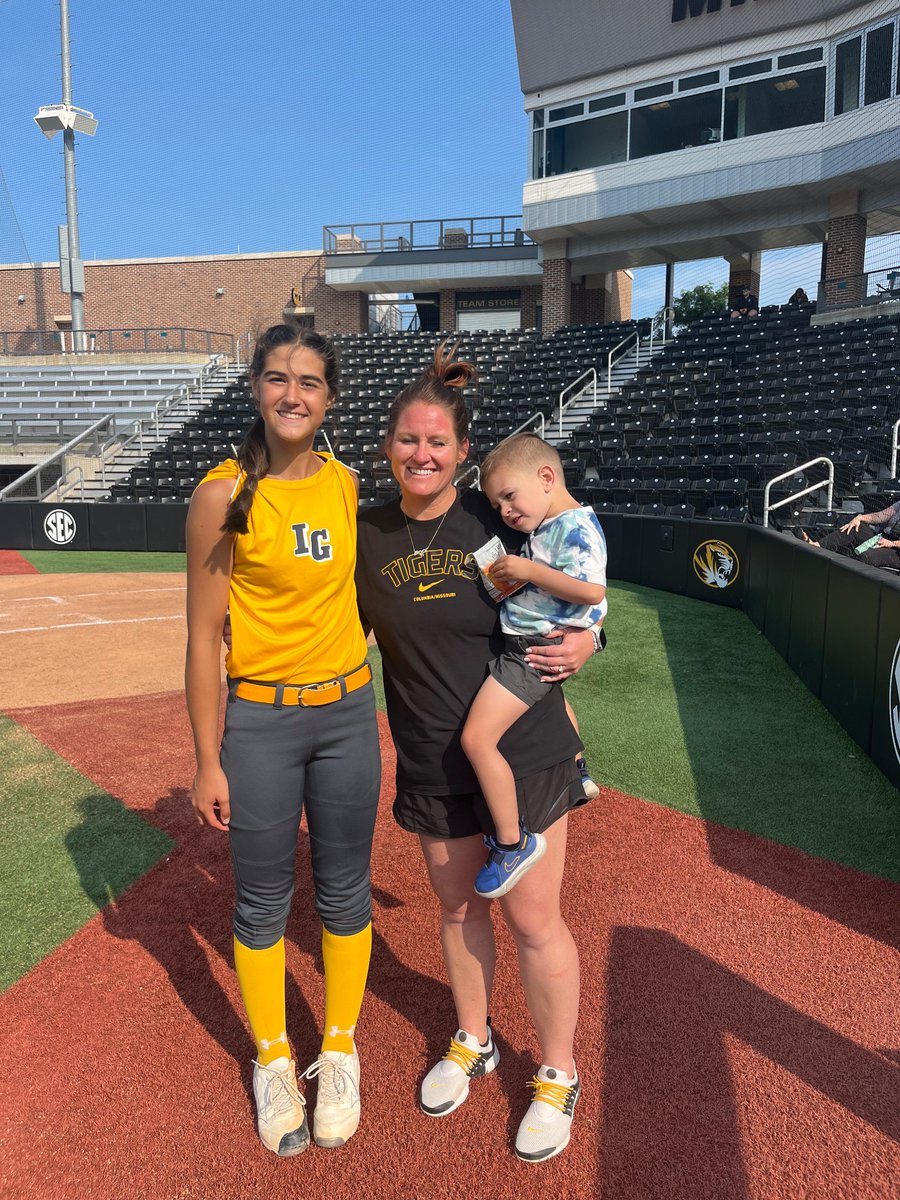 Had a great time at the @MizzouSoftball camp!! Hope to see @CoachLarissaA @coachMarino11 @J_Cottrill_  this summer!! #OwnIt #Miz @ImpactGoldSoliz @IHartFastpitch @LegacyLegendsS1 @jazzvesely @ExtraInningSB