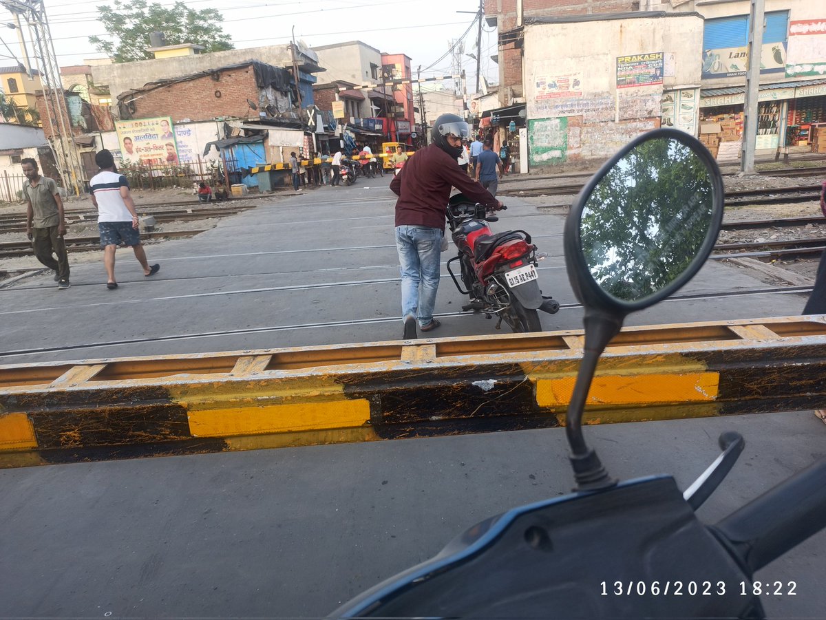 DpkMahara's tweet photo. I had already complained about this to @RailMinIndia @RailwaySeva earlier on tweeter but seems like no action has been taken yet towards this
It's yesterday pictures but none of railway crossing inspector even want to stop them😐 #railways https://t.co/bpBKzh3X0R