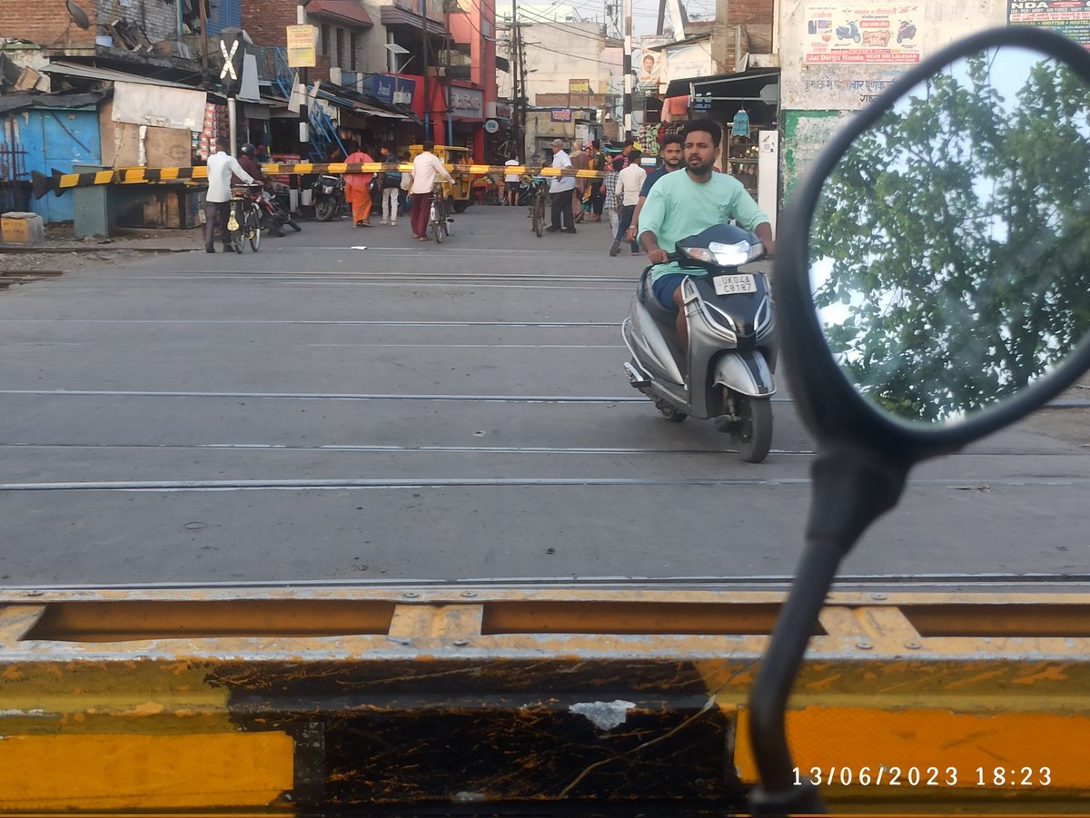 DpkMahara's tweet photo. I had already complained about this to @RailMinIndia @RailwaySeva earlier on tweeter but seems like no action has been taken yet towards this
It's yesterday pictures but none of railway crossing inspector even want to stop them😐 #railways https://t.co/bpBKzh3X0R
