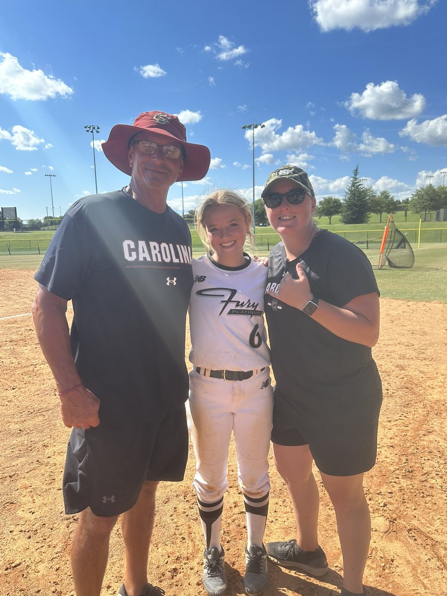 kktate2027's tweet photo. Had a blast learning from the best yesterday. This was one of the best camps I’ve attended. Special thanks to @Coach_Alameda @FSU_CoachWilson @FSU_Softball @CoachDStenger @MSU_Softball @GriffJ_13 @scsbcoach_bev @KevinMaguireSB @GamecockSoftbll @LouisvilleSB @DDSBandEvents  2027 https://t.co/WfhzuYbiNZ