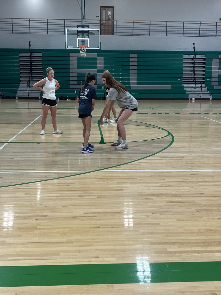 LadyFlcnHoops's tweet photo. Day 1 of camp complete!! Lots of learning and fun! 🏀🏀🏀 https://t.co/bTRJPITh3T