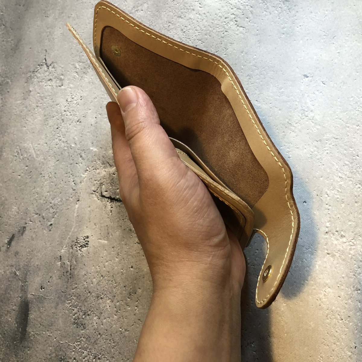 新作 人気 harmonie du soir 二つ折り財布 本革 辛子色 札仕切り追加