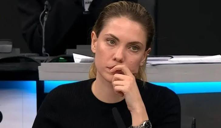 Eda Ece daha ne yapsın? Asker,polis elleri yardım etmek için morarırken o yardım gecesi programında makyajsız çıkmış ve oje sürmemişti. 

Kusura bakma Eda Ece senin o büyük azmini unuttuk.