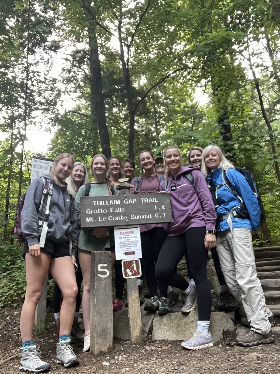 Fun off-softball day hiking with the softball team🤍 Had a great time with a total of 14 miles up and down! Couldn’t have asked for a better group <a href="/FarragutSB/">Farragut Softball</a>