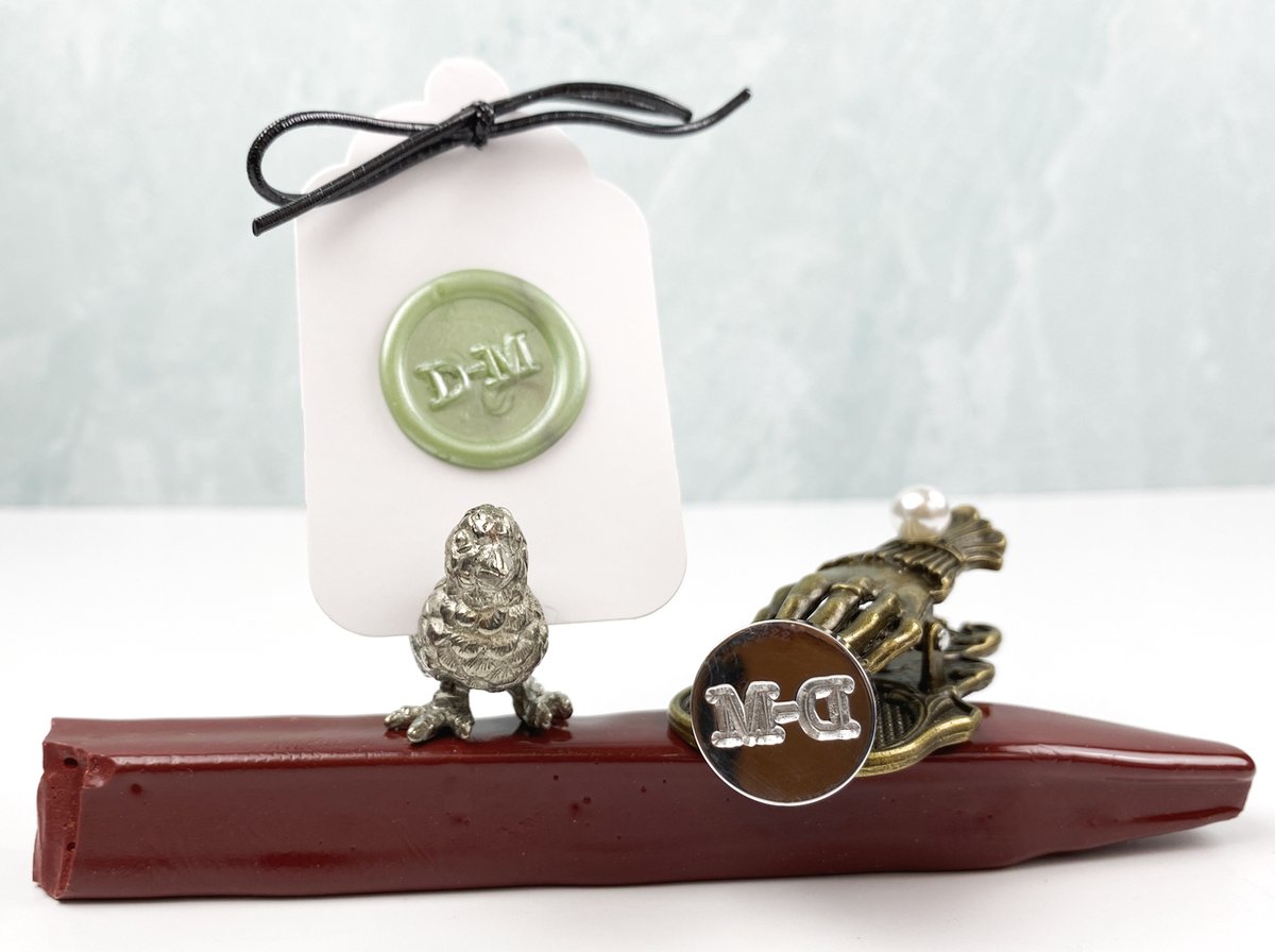 letterseals's tweet photo. Create a classic wax seal that includes your unique monogram— even if it's hyphenated!
Bring a touch of personalized style to all your stationery with our handmade wax stamp, custom-made in our Seattle area studio.
.
https://t.co/tLpdxAznh9 https://t.co/FW8OLiaajU