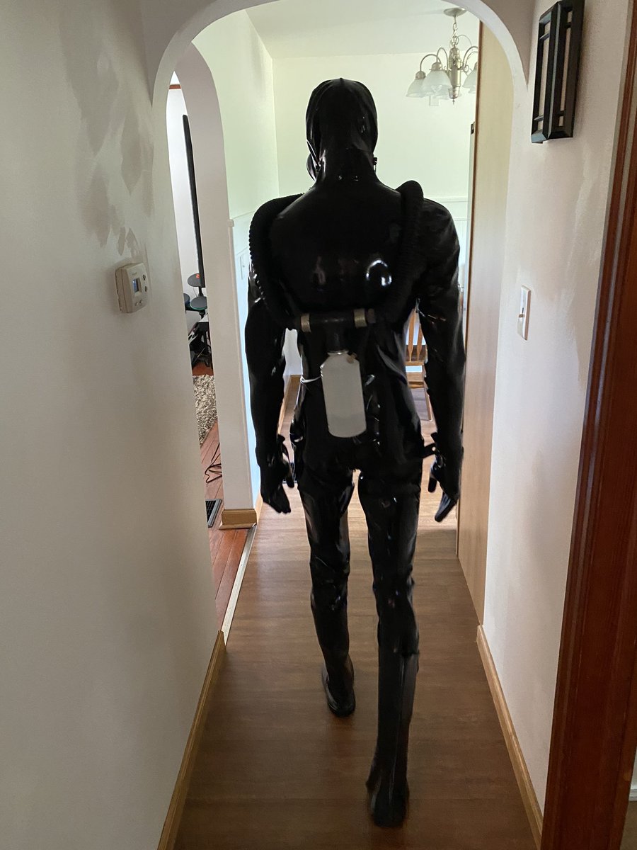 Rubberrunnersub (@redrubbergimp) / Posts / X