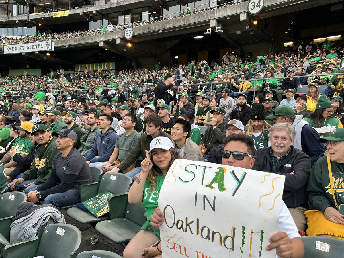 BloomTV's tweet photo. The stands are full. The concourse is crowded. And the banjo guy showed up. The #OAKtogether reverse boycott has the Coliseum buzzing with energy, amid chants of #SellTheTeam. https://t.co/X7wKuedxhu