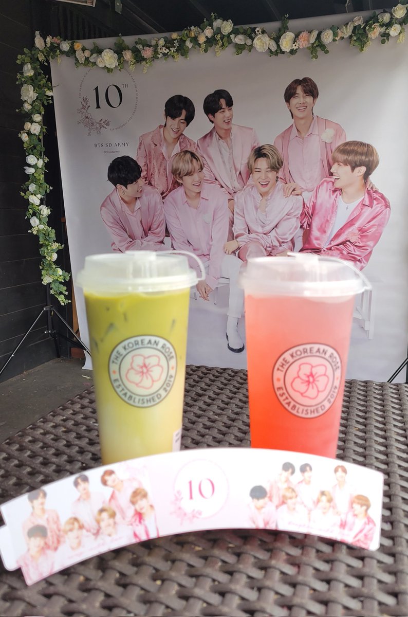Alh_imnida's tweet photo. Spent the weekend helping work a local cupsleeve event to celebrate 10 Years with BTS... and my 3rd ARMYversary 💜
#Happy10thAnniversaryBTS #10YearsToInfinityWithBTS #BTSFesta2023 https://t.co/u5QujgHOJ6