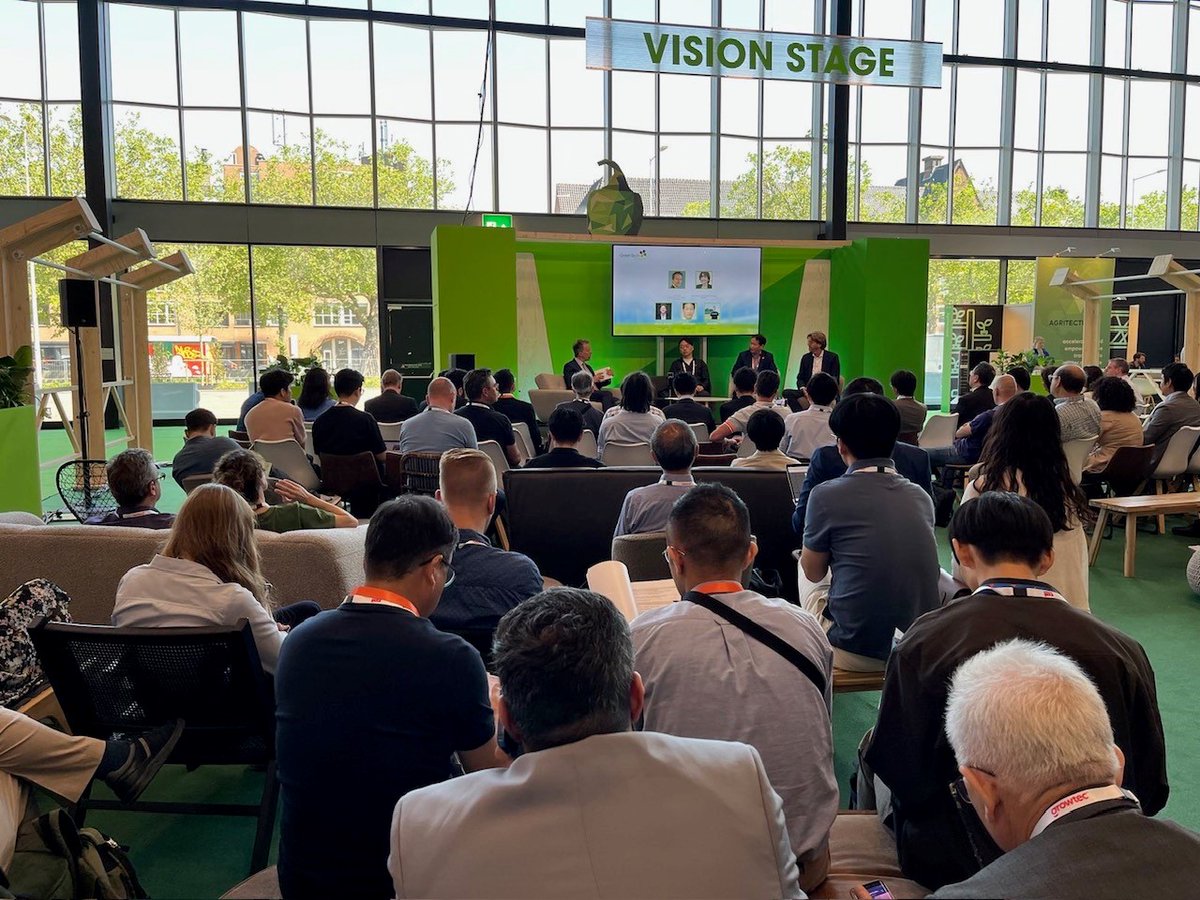 火曜日、温室ロボティクス代表団は、アムステルダムで開催中の国際展示会 #GreenTech で、最新の施設園芸技術を視察し、積極的に出展者と面談を行いました。展示会での日蘭 #温室ロボティクス セミナーでは、日本代表団のメンバー4名がパネリストとして登壇しました。
<a href="/IAnetwerk/">Netherlands Innovation Network</a> <a href="/AgriTokio/">LAN Tokio</a>