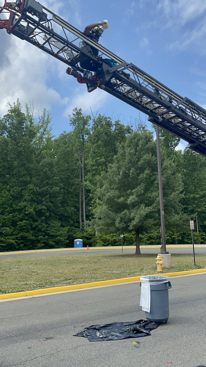 MsLinehanBMES's tweet photo. The firefighters of @PWCFireRescue Truck 504 graciously donated their time to come help with our 4th grade egg drop! The kids loved seeing their eggs drop from the truck ladders! @ModedraBMES https://t.co/aZsndgGlD3