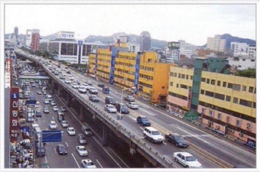 BrentToderian's tweet image. Never forget that when Seoul, Korea removed the Cheonggyecheon expressway in 2003 and replaced it with a restored stream, 1000 acre park and improved transit, not only did it transform the city’s public life &amp;amp; economic success, but the traffic got better.

The traffic got BETTER.
