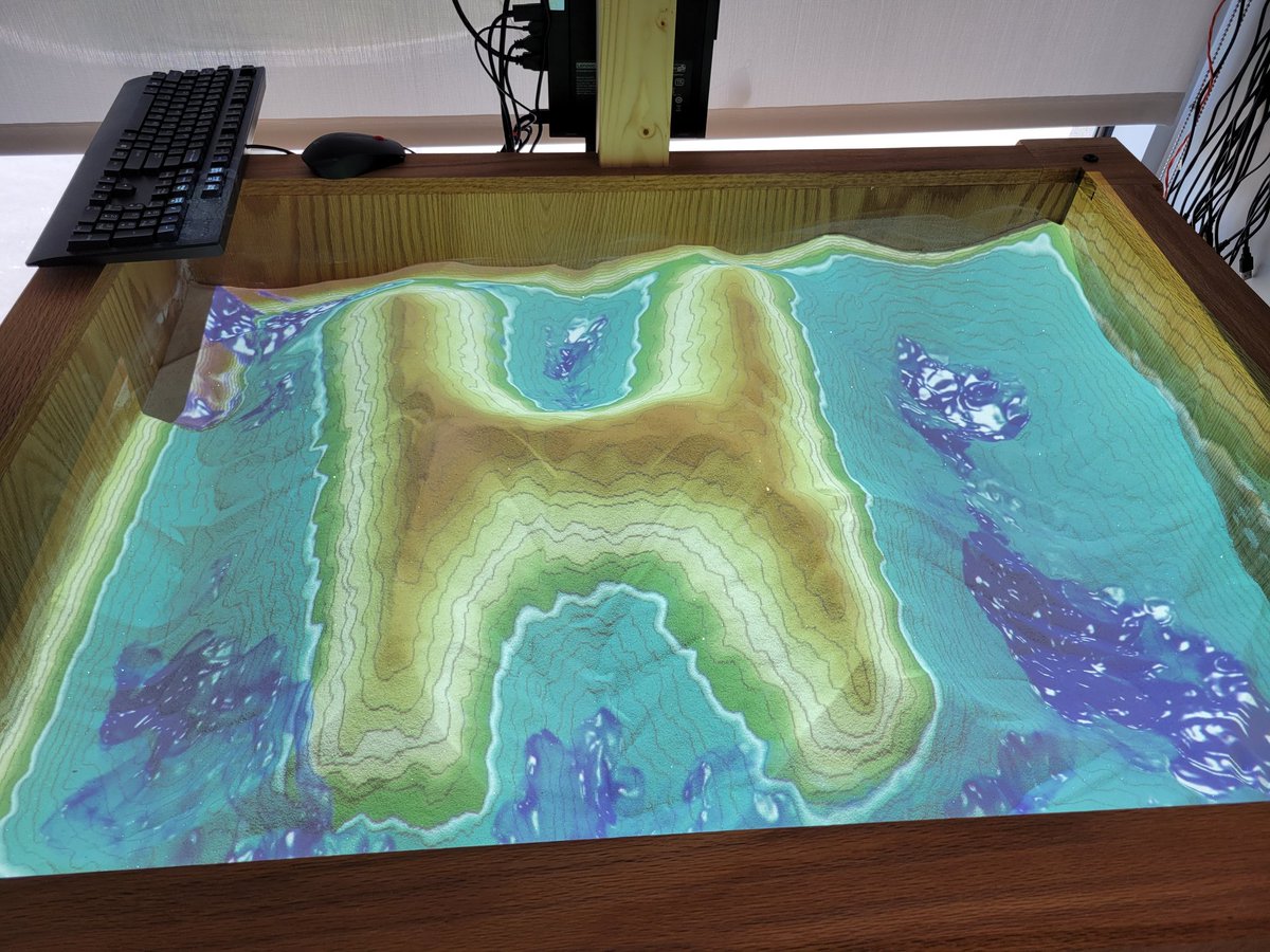 hhsphysics's tweet image. #ARSandbox is up and running! Special thanks to @haverfordsd tech dept, Haverford Ed Foundation for the mini grant, Mr. Scholtz for the construction, and these two awesome students! #HPride @Haverford_HS @HavSciAcademy