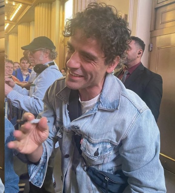 i love him so bad☹️ the curls☹️ the smile ☹️ someone send help