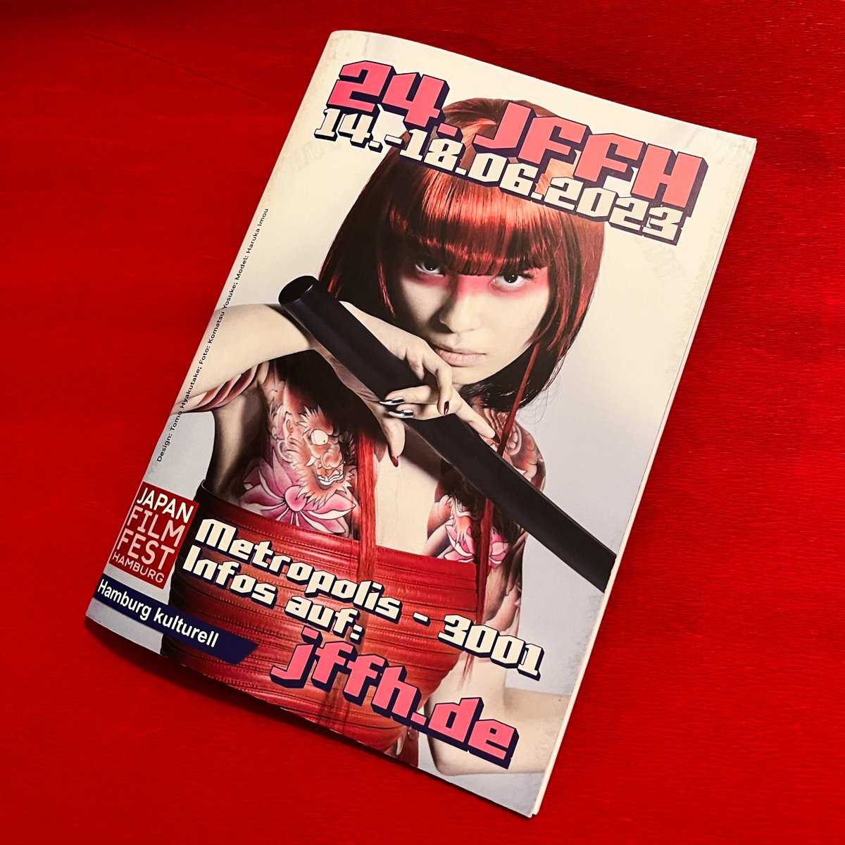 Das Programmheft fürs #JapanFilmfestHamburg ist in den teilnehmenden Kinos – #MetropolisKinoHamburg und @3001Kino – erhältlich. Die PDF-Version könnt Ihr hier herunterladen: jffh.de/_Resources/Per…

#JFFH 
#3001Kino
