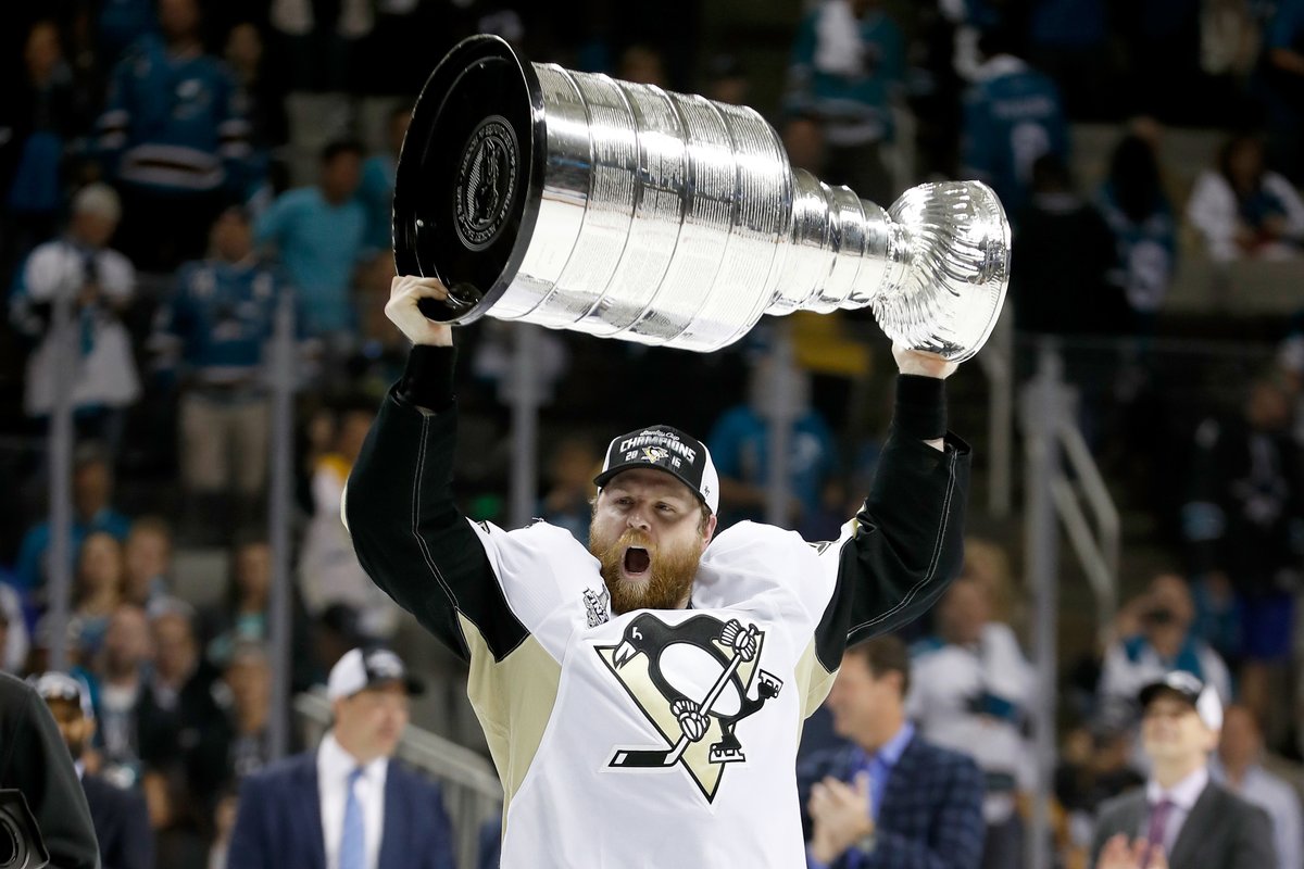 GopherHockey's tweet photo. 𝐀𝐃𝐃 𝐀𝐍𝐎𝐓𝐇𝐄𝐑 𝐓𝐎 𝐓𝐇𝐄 𝐑𝐄𝐒𝐔𝐌𝐄 🏆🏆🏆

Phil Kessel is a three-time Stanley Cup champion!

#PrideOnIce https://t.co/7Uvzooz9Jq