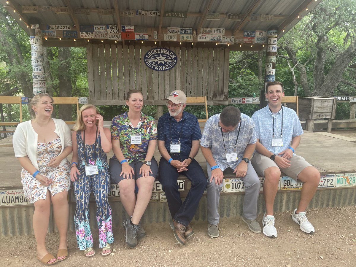 Three generations of the Mullens lab 🦟🪰❤️🐄🐓