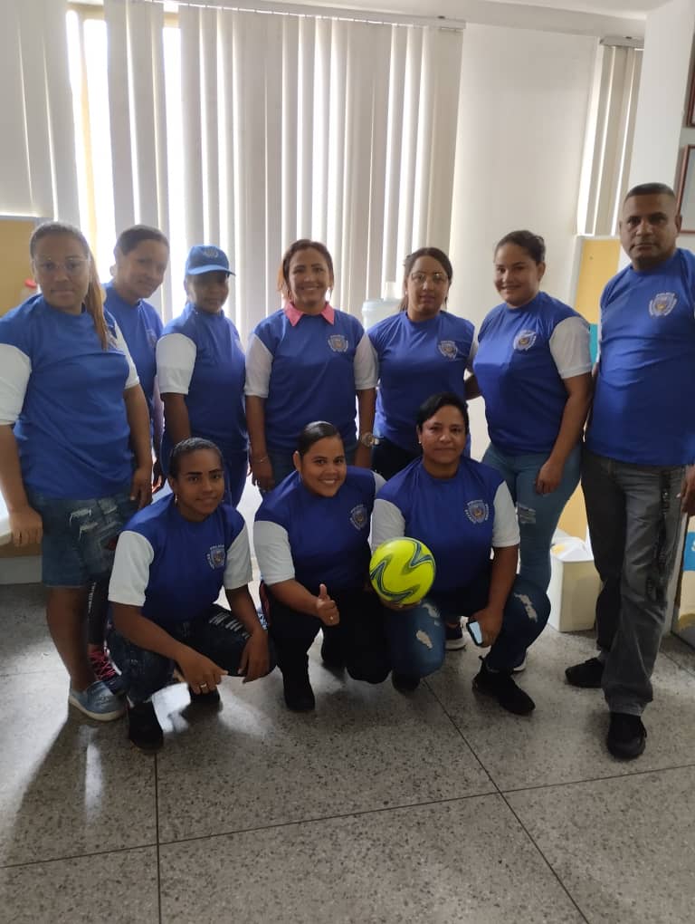 ¡Hoy queremos agradecer al Comandante General de la Policía del Estado Bolívar, General de División (GN) Jesús Arteaga Simancas! Gracias a su generoso apoyo, nuestro equipo de kickimboll recibió los nuevos uniformes y material deportivo. #VivaLaUniónDeLosPueblos