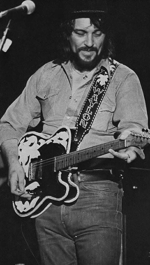 It's #waylonwednesday  and today these are my top 5 Waylon Jennings hits.
1. I do believe
2. Hunger
3. I've always been crazy
4. Good hearted woman
5. Ladies love Outlaws
@DjRomAce ,@Tv47R @WaymoreJennings