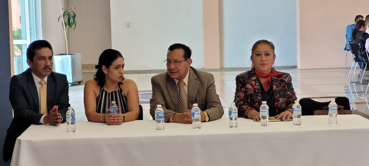 Mtralulusanz's tweet photo. Tuve el gusto de acompañar al Director de Educación Secundaria Miguel Angel Torres Martínez en el taller: "Plan de Estudios 2022. programa sintético, programa analítico hasta
el programa del maestro"
Impartido por el Dr. Sergio Martínez Dunstan.
Tengan una excelente tarde! https://t.co/ZHtapLpT2T
