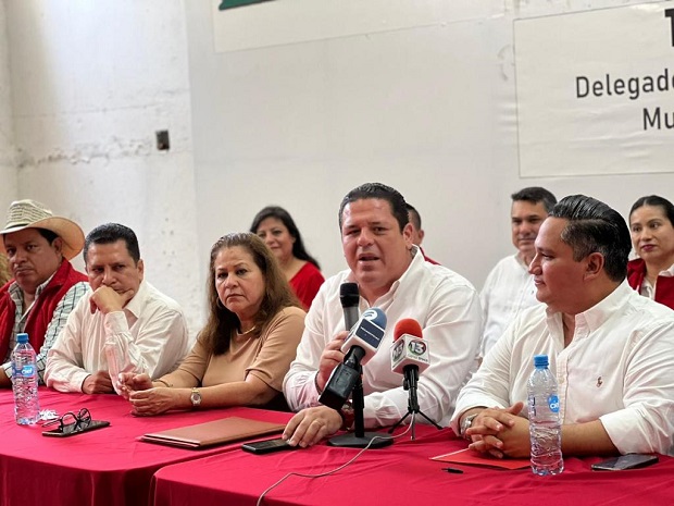 🟦#FORO / El PRI en Chiapas se sumará al foro de diálogos con la ciudadanía rumbo al 2024
<a href="/ChiapasPRI/">PRI Chiapas C.D.E.</a> <a href="/rubenzuarth/">Rubén Zuarth</a> Info AQUÍ: n9.cl/ayw1k