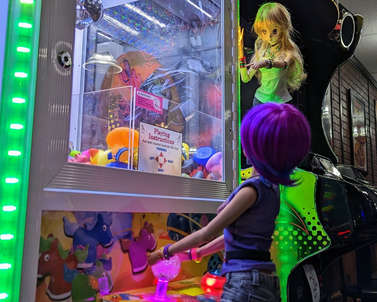 rc2agog's tweet photo. Julia &amp; Kitsu team up on arcade claw machines for rubber ducks &amp; candy! 😮
.
#Julia #Kitsu #SmartDoll #BJD #actionfigure #Shakeys #arcade #clawmachine #clawcrane #skillcrane #cranegame #arcadegames #rubberduck #OhKitsu #balljointeddolls #MiraiRobotics #dollphotography #MiraiPNW https://t.co/HBzx79i3sN