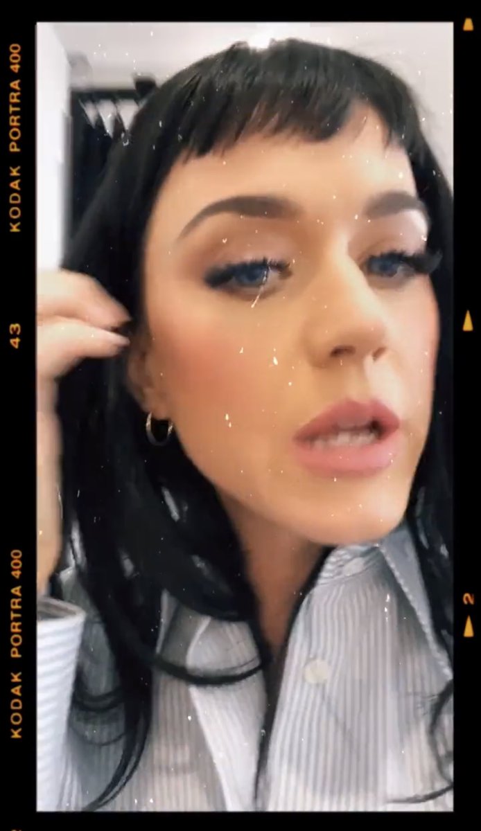.@katyperry debuts a new hair style for  #shoesdaytuesday ❤️‍🔥