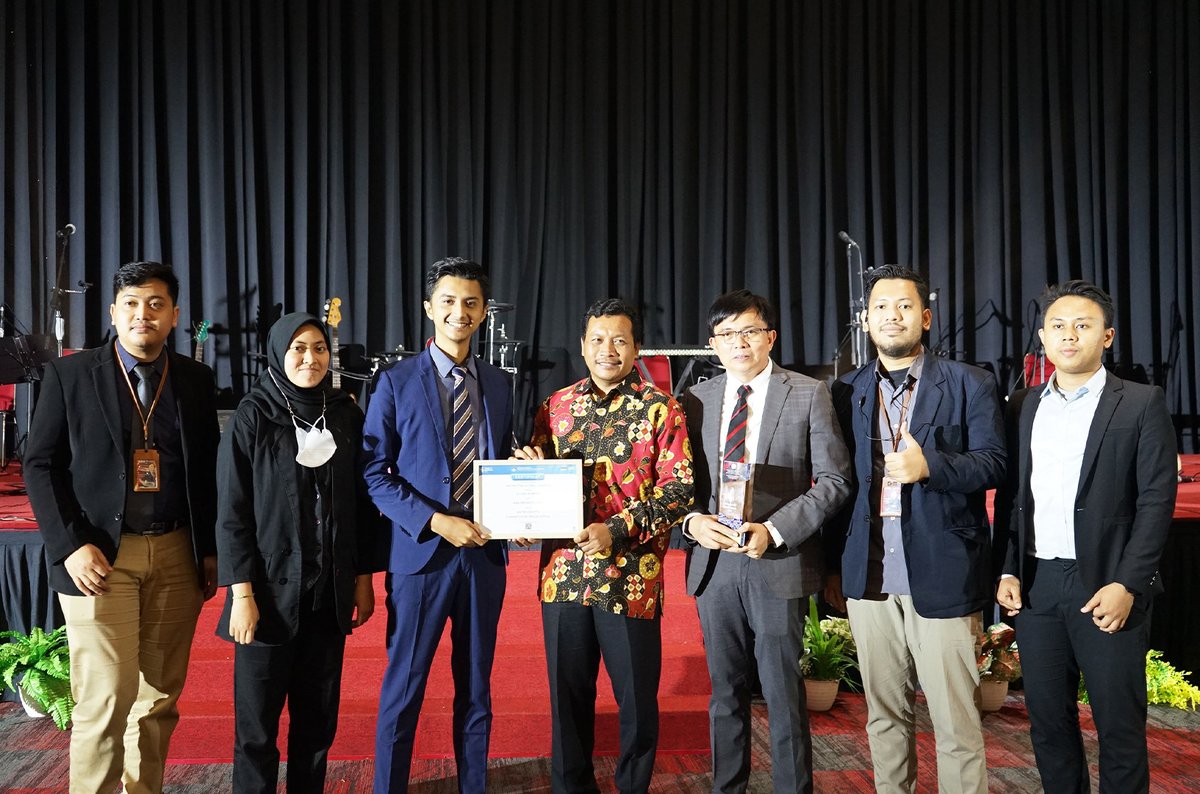 JGU_University's tweet photo. Jakarta Global University has been awarded the Silver Winner of the Diktiristek Awards 2022 in the category of Private Higher Education, Subcategory of Social Media. 

#JG_University #AyoKeJGU #AnugerahDiktiristek2022 #AnugerahHumas #Diktiristek #MerdekaBelajar #KampusMerdeka https://t.co/DtGoqiqeNH