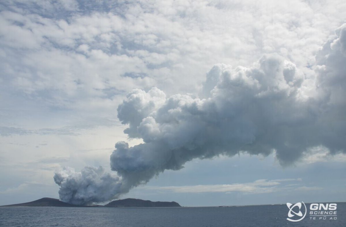 Were you one of the 2,100 people who shared what you saw and heard with us after Tonga’s Hunga Tonga-Hunga Ha’apai volcano erupted in 2022 ?  You can now check out everyone's experiences in our interactive StoryMap, via the link below 👇
 gns.cri.nz/news/kiwis-hel…