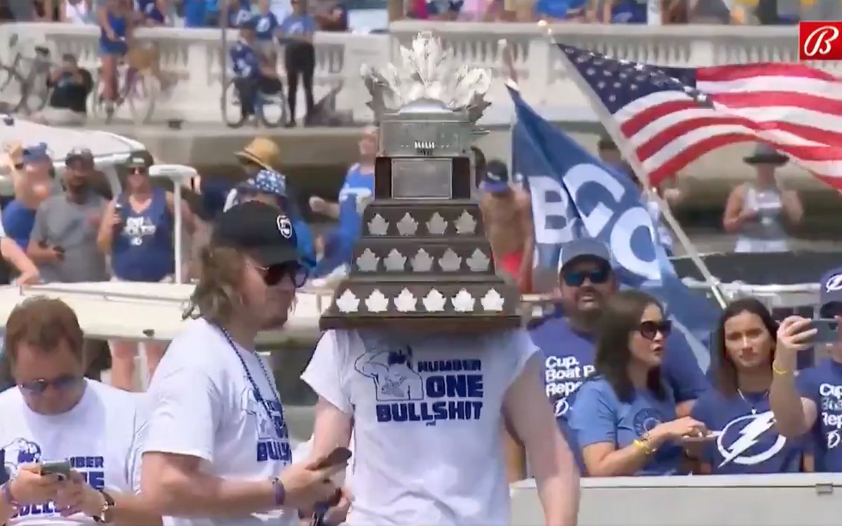 Friendly reminder that the Conn Smythe trophy also doubles as a hat!