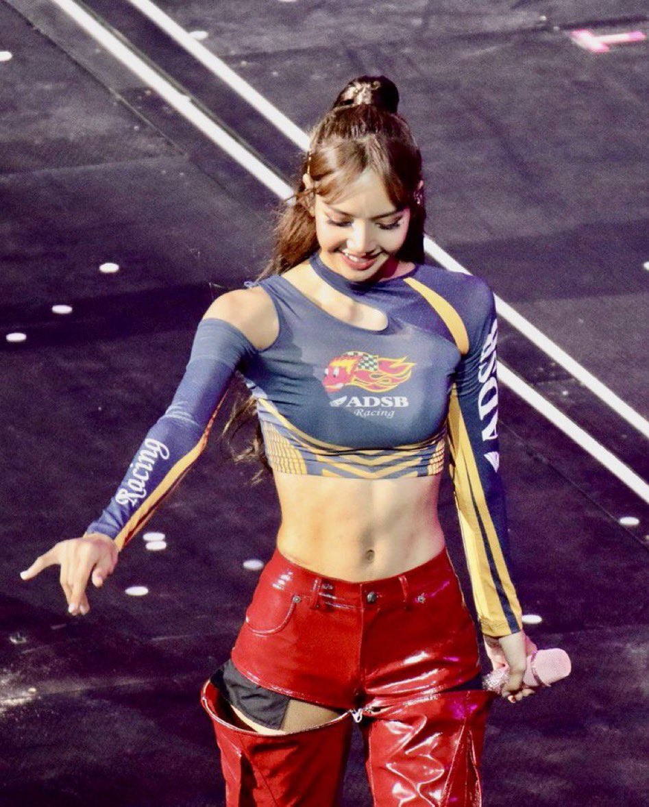 HER ABS WOAH