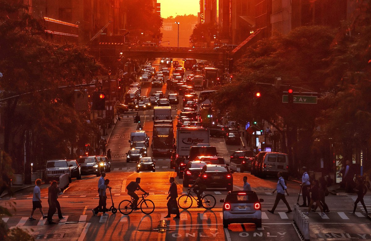 The sun sets across 42nd Street in New York City, Tuesday evening #nyc #newyork #newyorkcity #sunset @agreatbigcity
