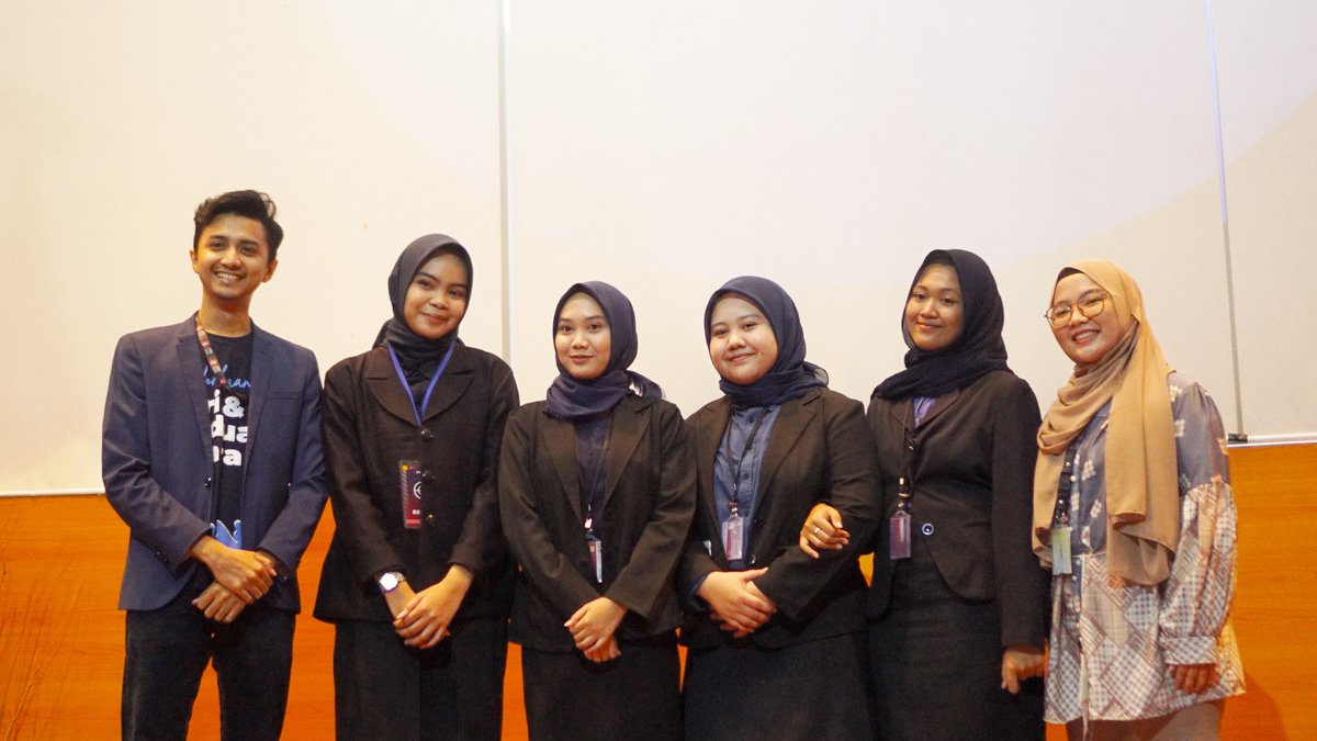 JGU_University's tweet photo. Students of Jakarta Global University achieved 4th winner place in the Business Pitching Day out of 77 competing teams organized by the Entrepreneur Club of Universitas Negeri Jakarta. 

#JG_University #AyoKeJGU #JaGUans #KampusMerdeka #PrestasiJGU  #UNJBusinessPitchingDay2023 https://t.co/BDJnwfCuu4