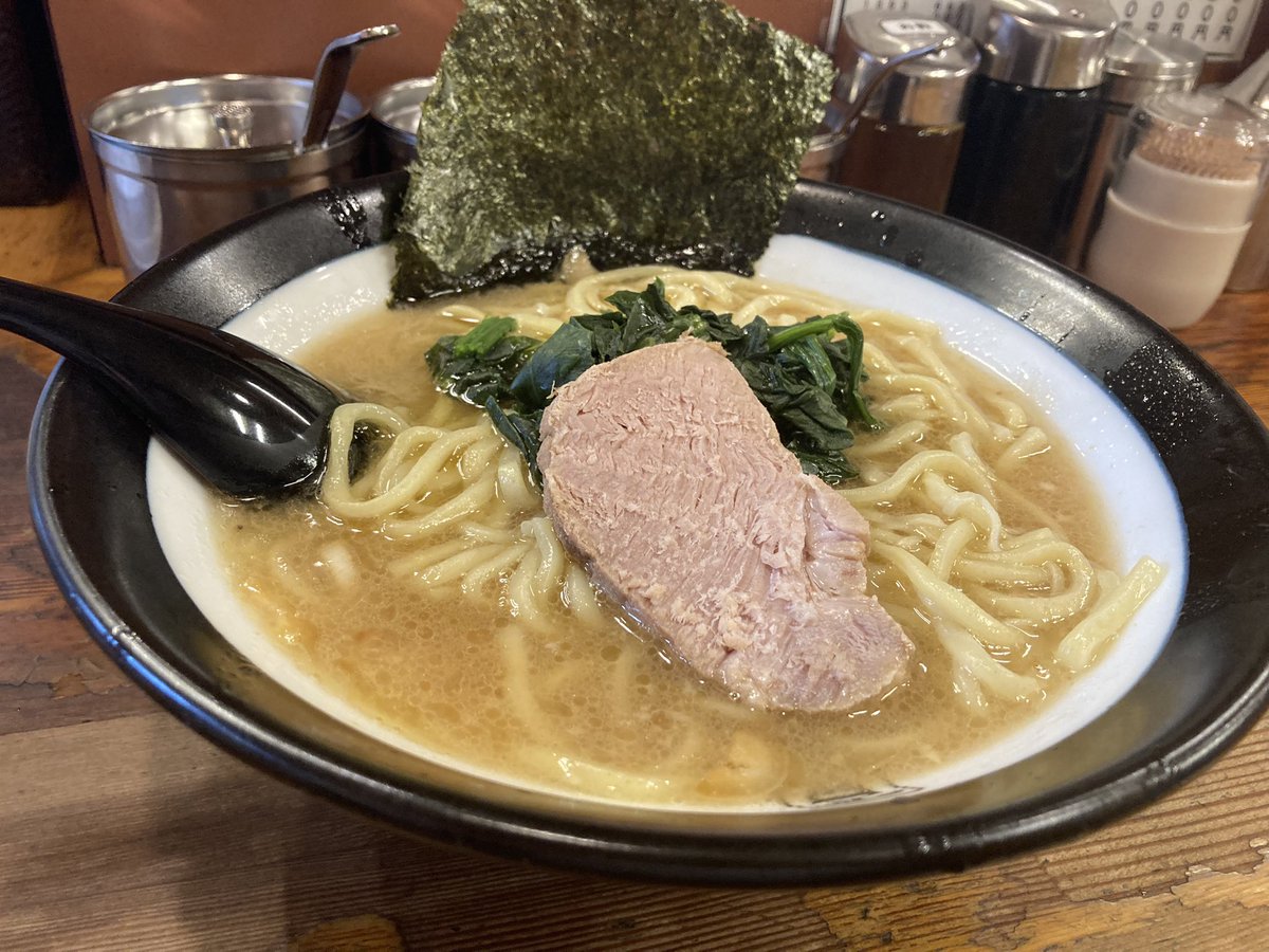 今日は百麺DAY、醤油豚骨ラーメン🍜
今日のスープは、好みの美味しさ❗️ 日によって味が変わるのが楽しみ😊
ご馳走様でした♪