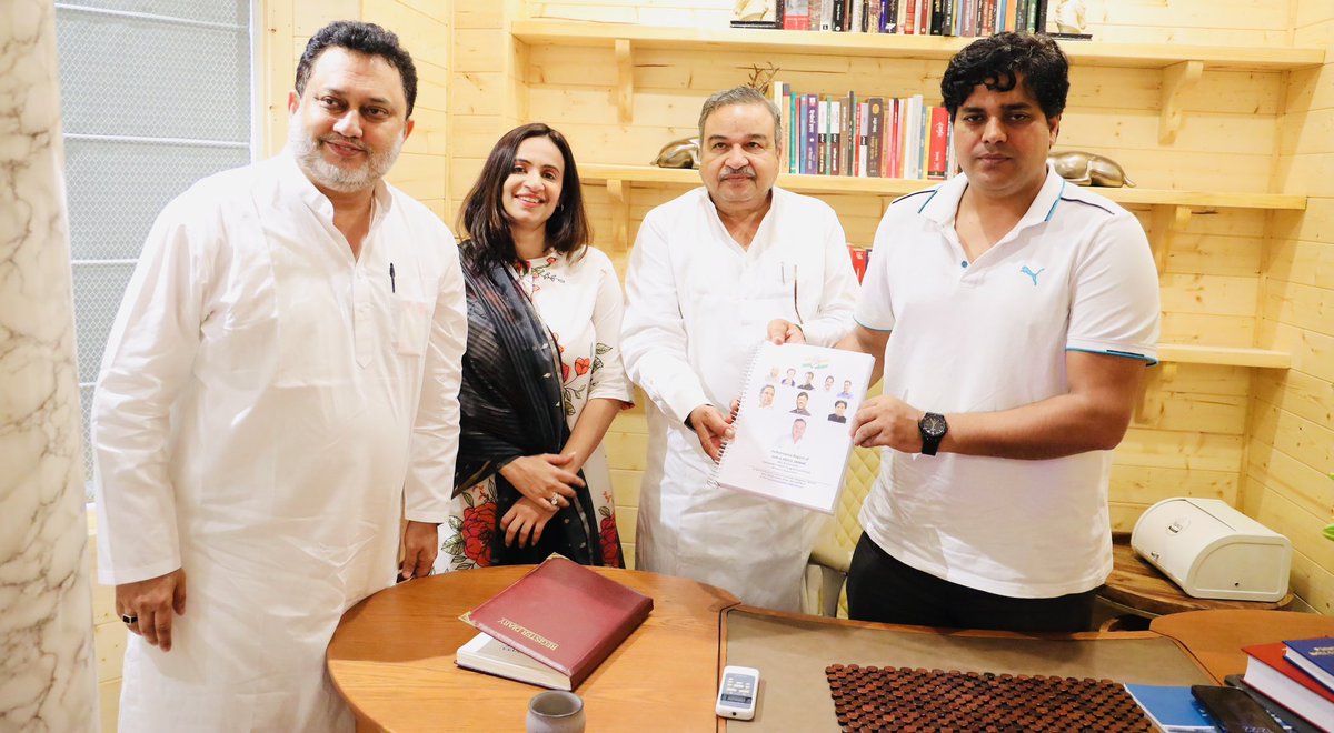कर्नाटका अल्पसंख्यक विभाग के चेयरमैन अब्दुल जब्बार जी एवं प्रभारी जीनल गाला जी ने मुलाक़ात की और चुनाव में अल्पसंख्यक विभाग का व्यौरा प्रस्तुत किया।
विभाग जल्द ही प्रदेश के अलग अलग हिस्सों में #भारत_जोड़ो_सम्मेलन आयोजित करेगा।
<a href="/AbdulJabbarINC/">Abdul Jabbar</a> @JeenalNGalaINC