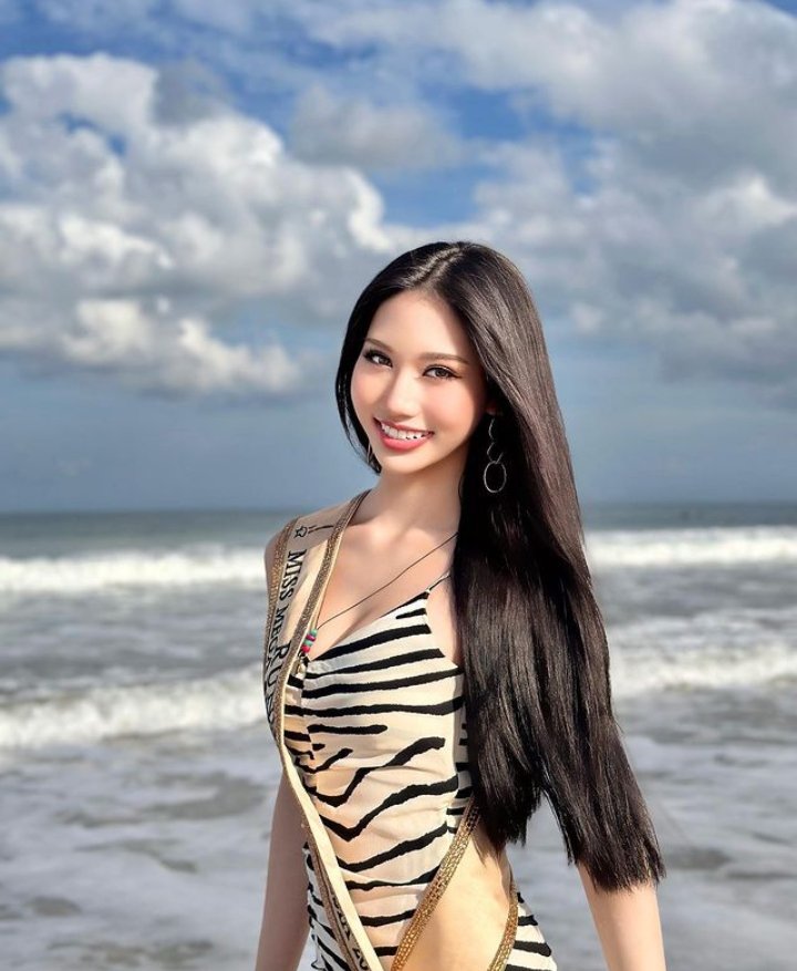 LovingValoffcl's tweet photo. [ Lovingval update ] 
Taken after releasing  our cute baby turtle back to the ocean 🥰✨
Let's keep working together to take care of the ocean. ❤️
[ Instagram update ] 
Keep support our Queen 💓
#Valerieavril #Lovingval #Missmegabintang2023 #beautyqueen https://t.co/0v3zEPs1N8
