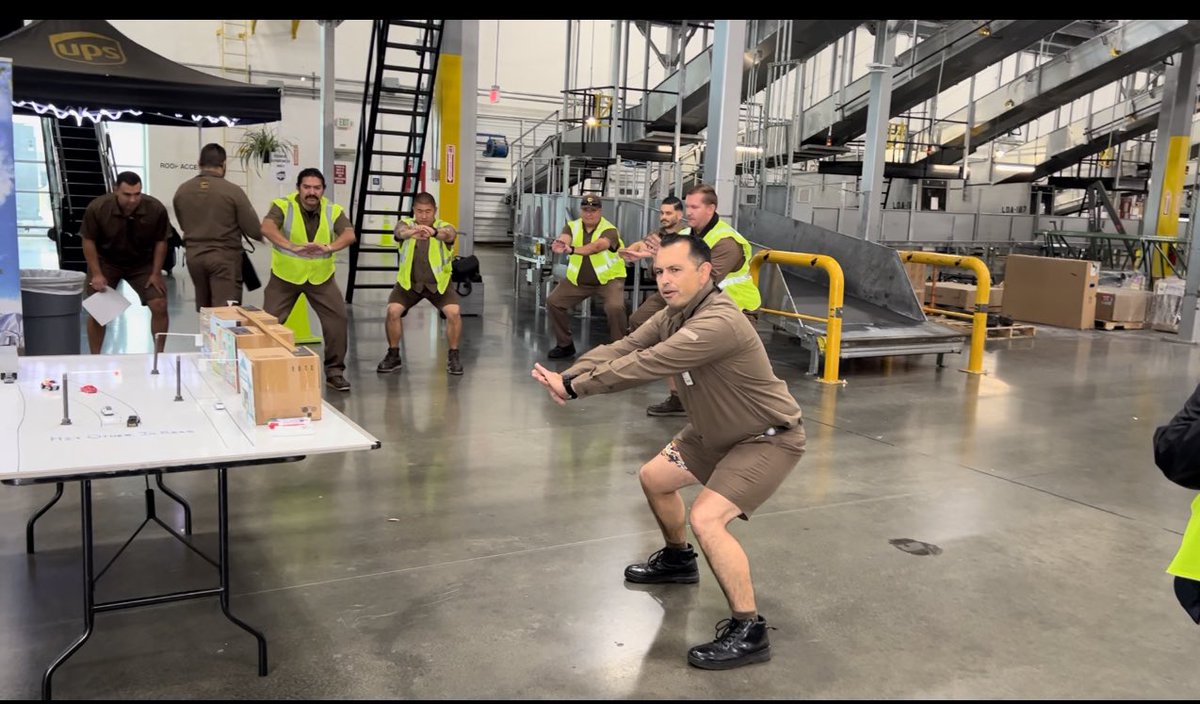 Dynamic Warm-Ups @UPSEmpireFeeder 😊 #SafetyFirst #SafetyCulture #ProtectTheEmpire @upsempireddst @UPSOntarioDDST @TyThomasJr3 @ChavezJoeUpser @ErnestFierro @divine2wincom @logisticsboss